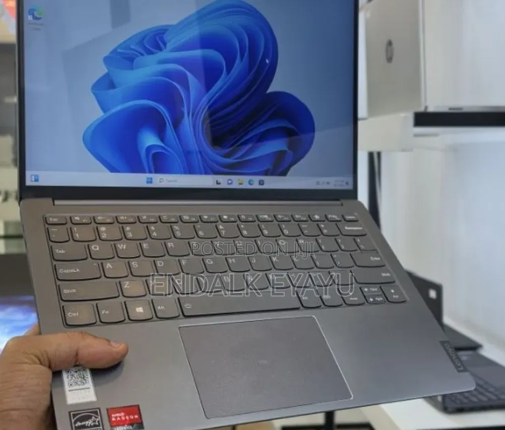 New Laptop Lenovo IdeaPad 1 16GB AMD Ryzen 7 SSD 512GB