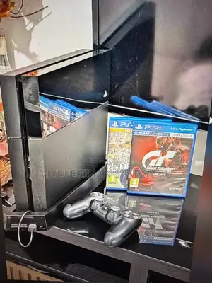 PS4 Fat, 2 Games, Cooling Stand, Charging Stations (UK Imported)