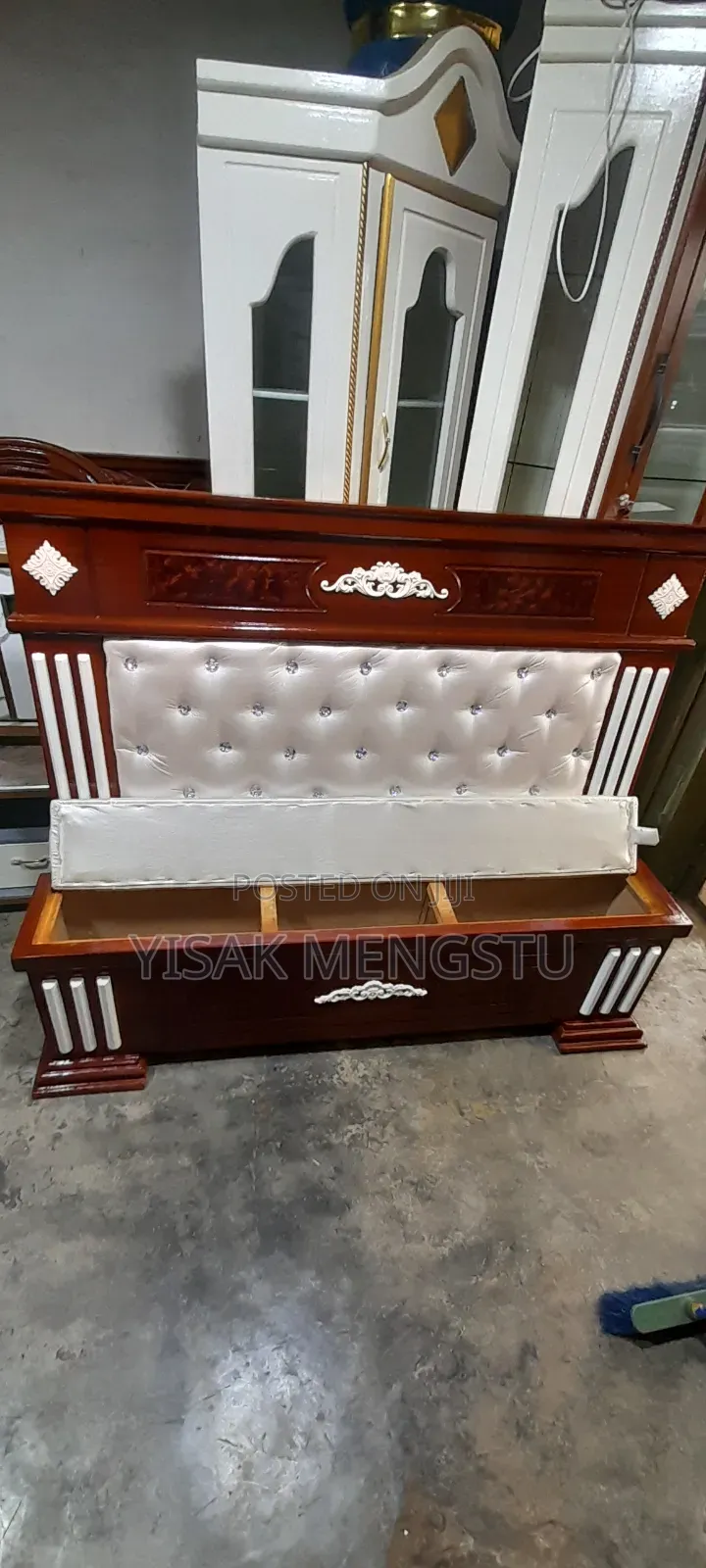 150አልጋ እግርጌ ተካፋች