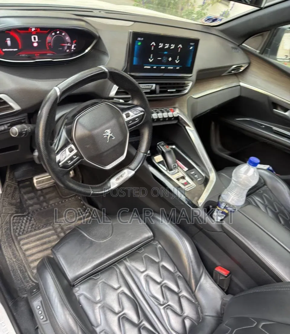 Peugeot 5008 2021 White