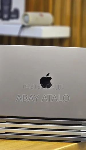 New Laptop Apple 16GB Apple M1 Pro SSD 512GB