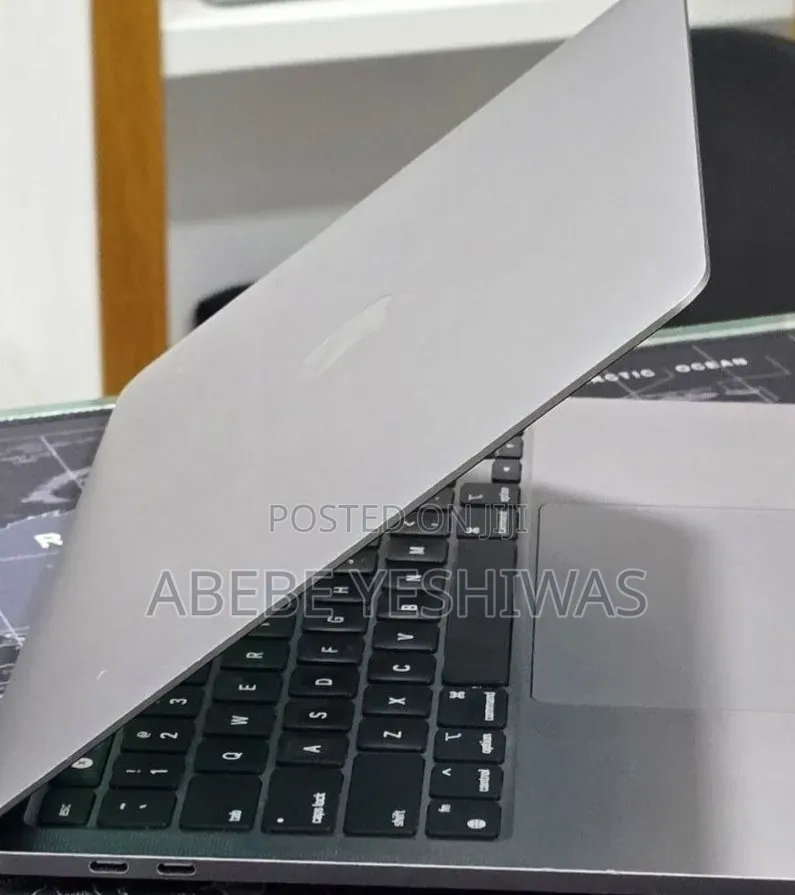New Laptop Apple MacBook Pro 2020 M1 16GB Apple M1 Pro SSD 256GB
