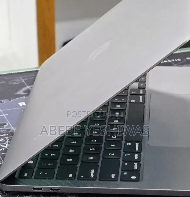 New Laptop Apple MacBook Pro 2020 M1 16GB Apple M1 Pro SSD 256GB