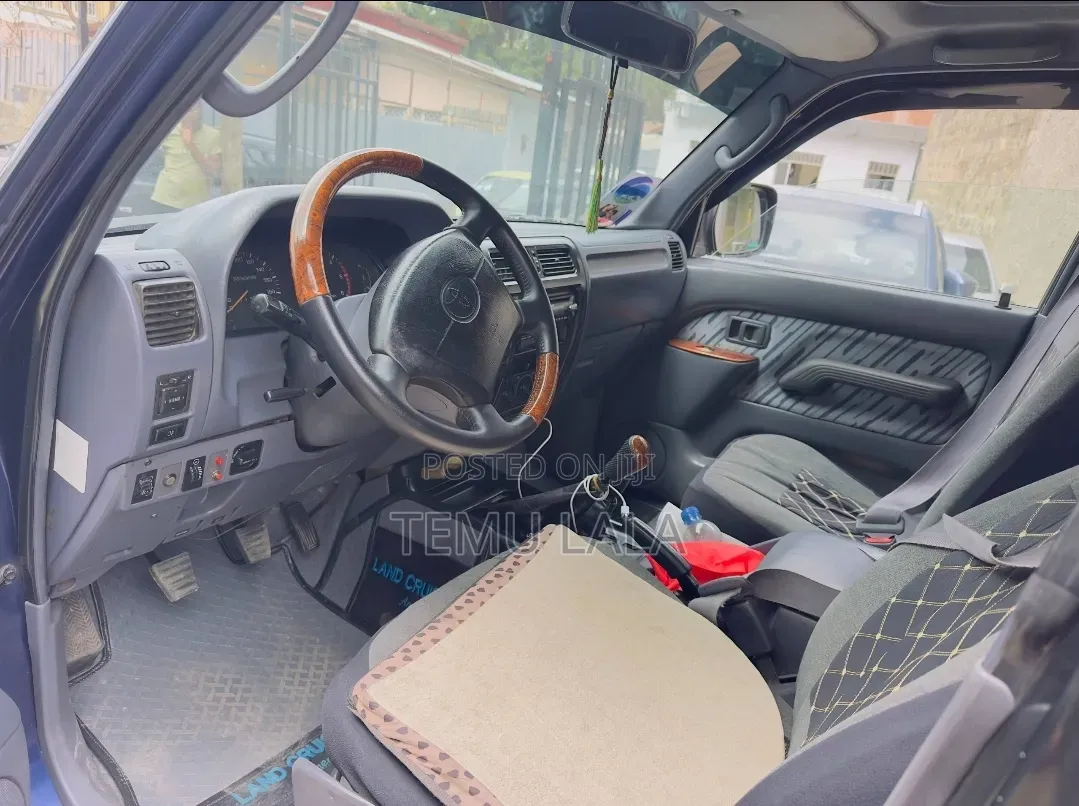 Toyota Land Cruiser 90 1997 Blue