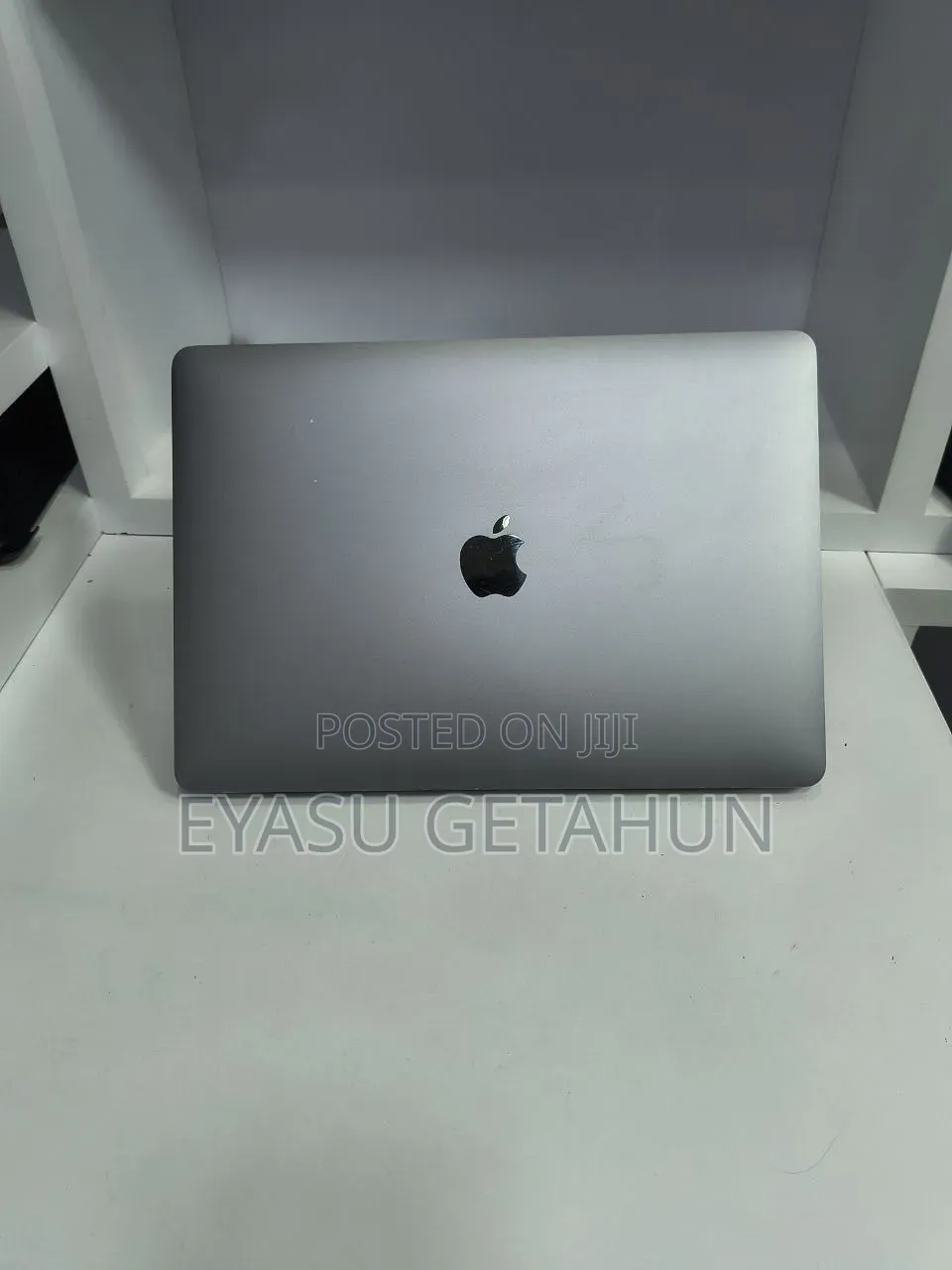 New Laptop Apple MacBook Pro 2020 M1 8GB Apple M1 SSD 256GB