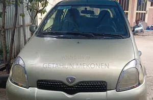 Toyota Vitz 2001 Gold