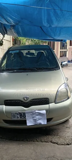 Toyota Vitz 2001 Gold