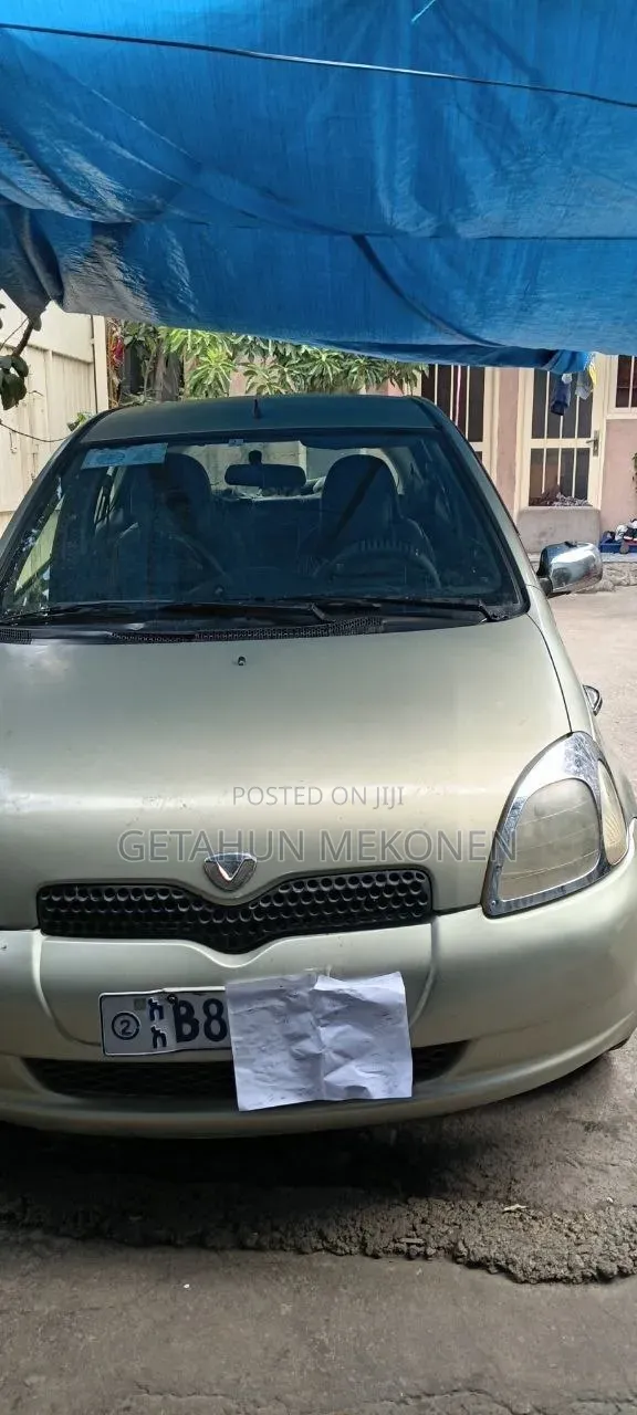 Toyota Vitz 2001 Gold
