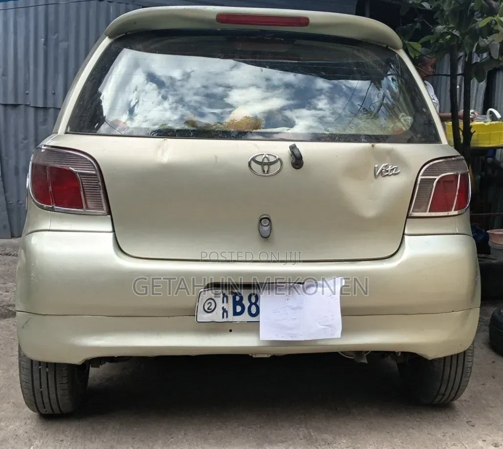 Toyota Vitz 2001 Gold