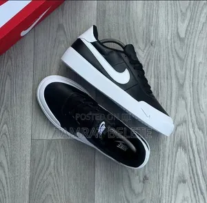 Nike Court Legacy