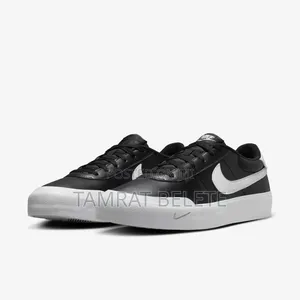 Nike Court Legacy