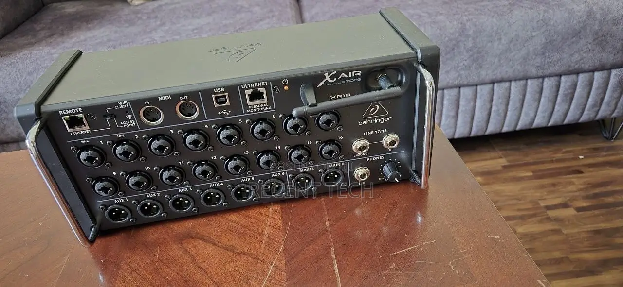 Bheringer Xair 18 Digital Mixer