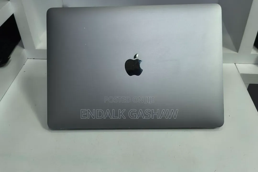 New Laptop Apple MacBook Pro 2020 M1 8GB Apple M1 SSD 256GB