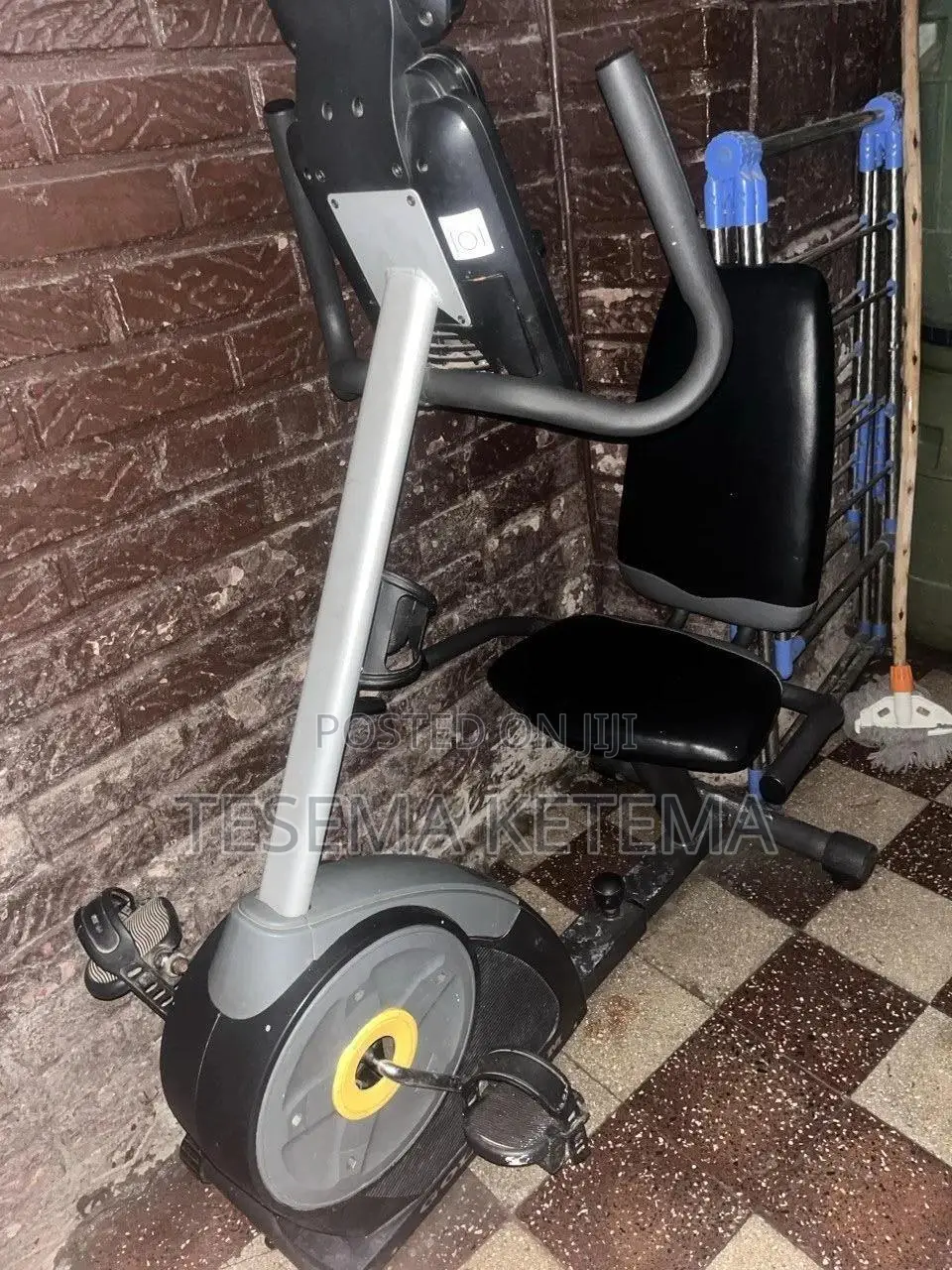 Exercise Bike (Gold's Gym Cycle Trainer 400 Ri)