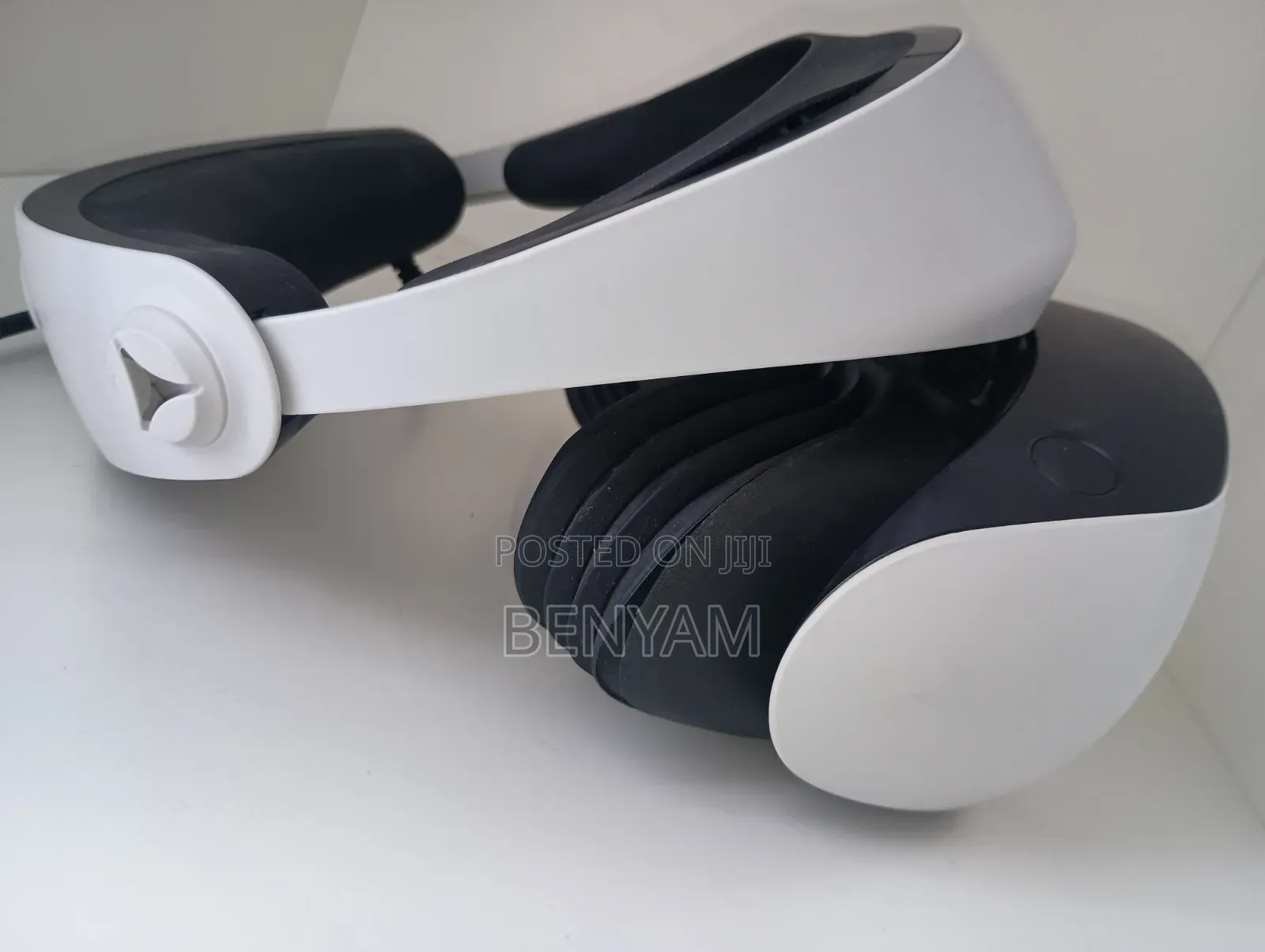 PlayStation 5 PSVR2 ( Controllers Not Included , Works With Any)