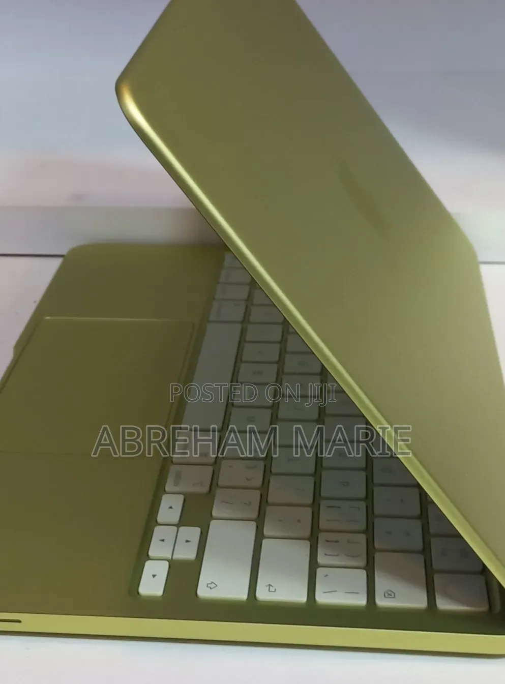 New Laptop Apple MacBook Neo 2026 8GB Intel Core i5 SSD 512GB