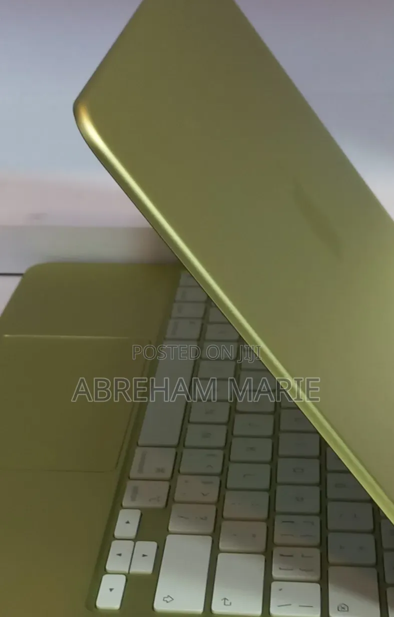 New Laptop Apple MacBook Neo 2026 8GB Intel Core i5 SSD 512GB