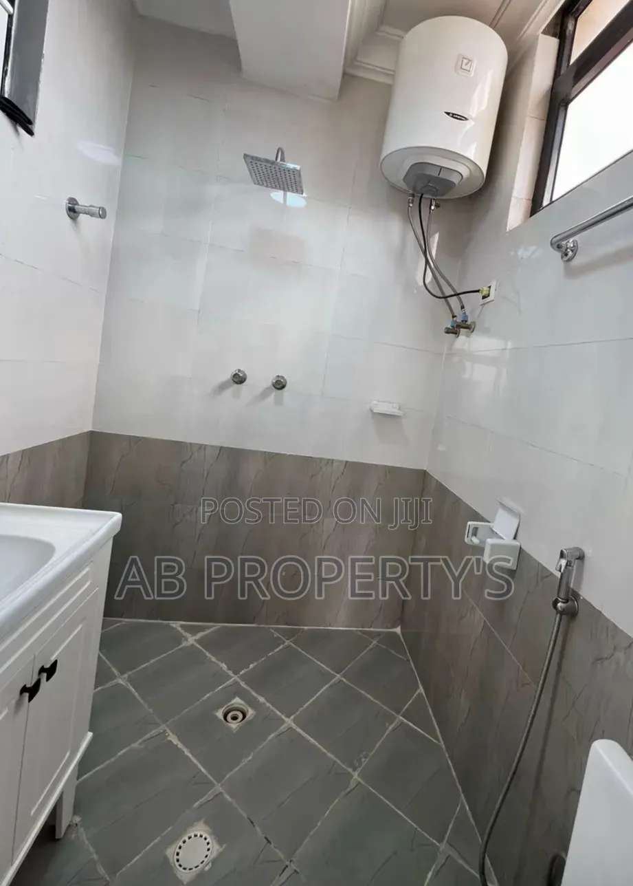 2bdrm Apartment in 24 መገናኛ, Yeka for sale