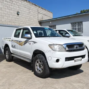 Toyota Hilux 2.5 D-4D 4X4 SRX 2009 White