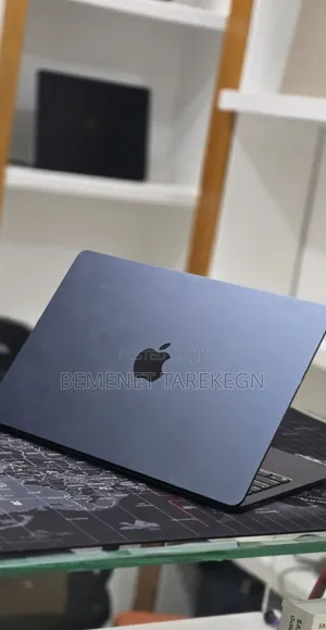 Laptop Apple MacBook Air 2022 M2 8GB Apple M2 SSD 256GB