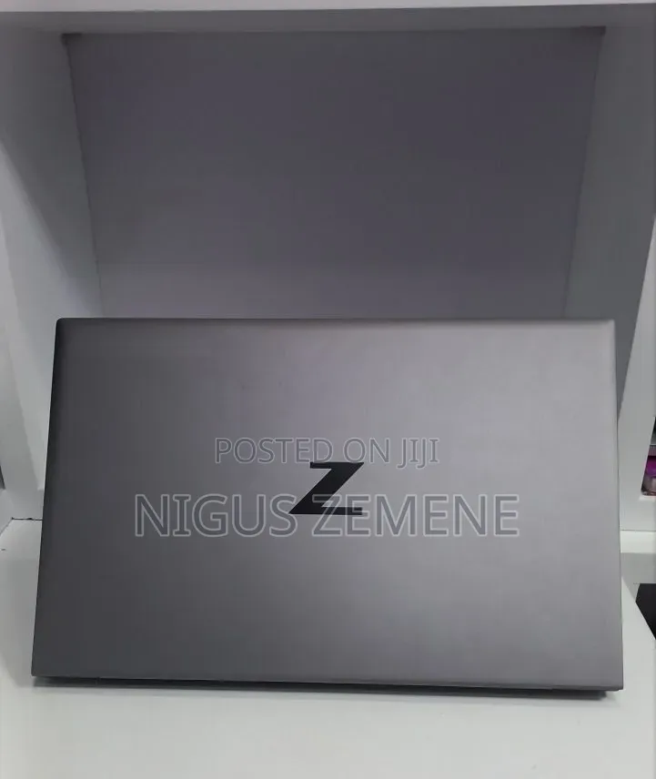 New Laptop HP ZBook Firefly G8 16GB Intel Core i7 SSD 512GB