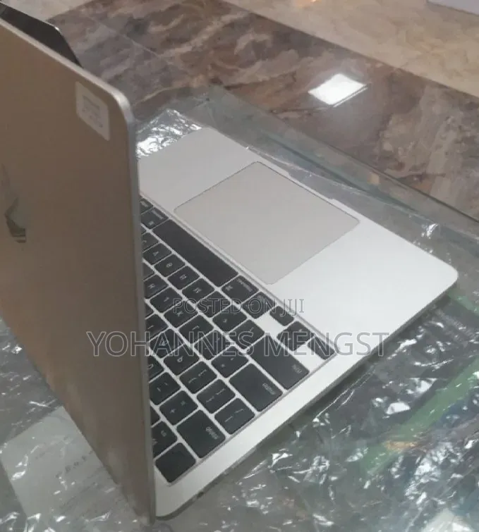 New Laptop Apple MacBook Air 2022 M2 16GB Apple M2 SSD 1T