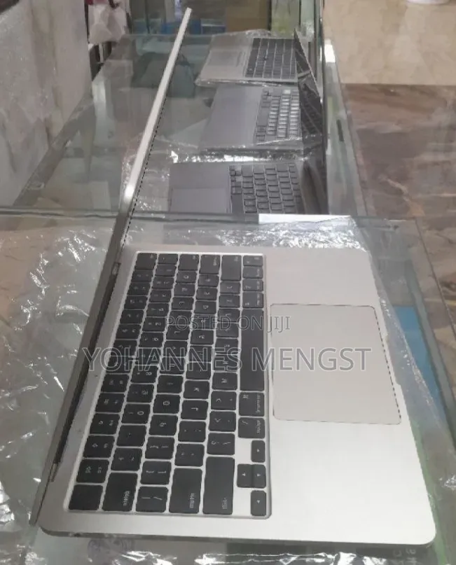 New Laptop Apple MacBook Air 2022 M2 16GB Apple M2 SSD 1T