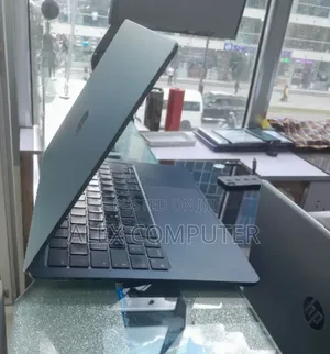 New Laptop Apple MacBook Air 2024 M3 24GB Apple M3 SSD 512GB