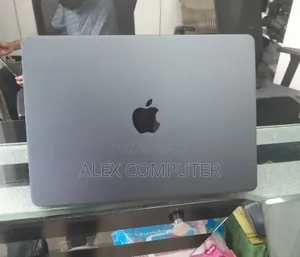 New Laptop Apple MacBook Air 2024 M3 24GB Apple M3 SSD 512GB
