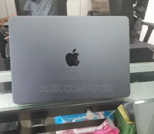 New Laptop Apple MacBook Air 2024 M3 24GB Apple M3 SSD 512GB