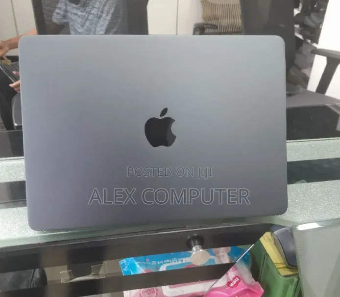 New Laptop Apple MacBook Air 2024 M3 24GB Apple M3 SSD 512GB