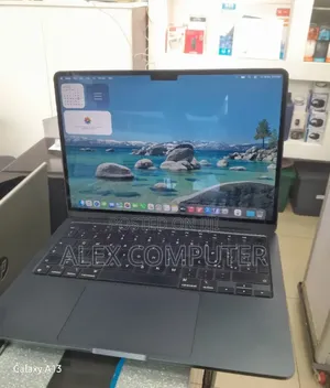 New Laptop Apple MacBook Air 2024 M3 24GB Apple M3 SSD 512GB