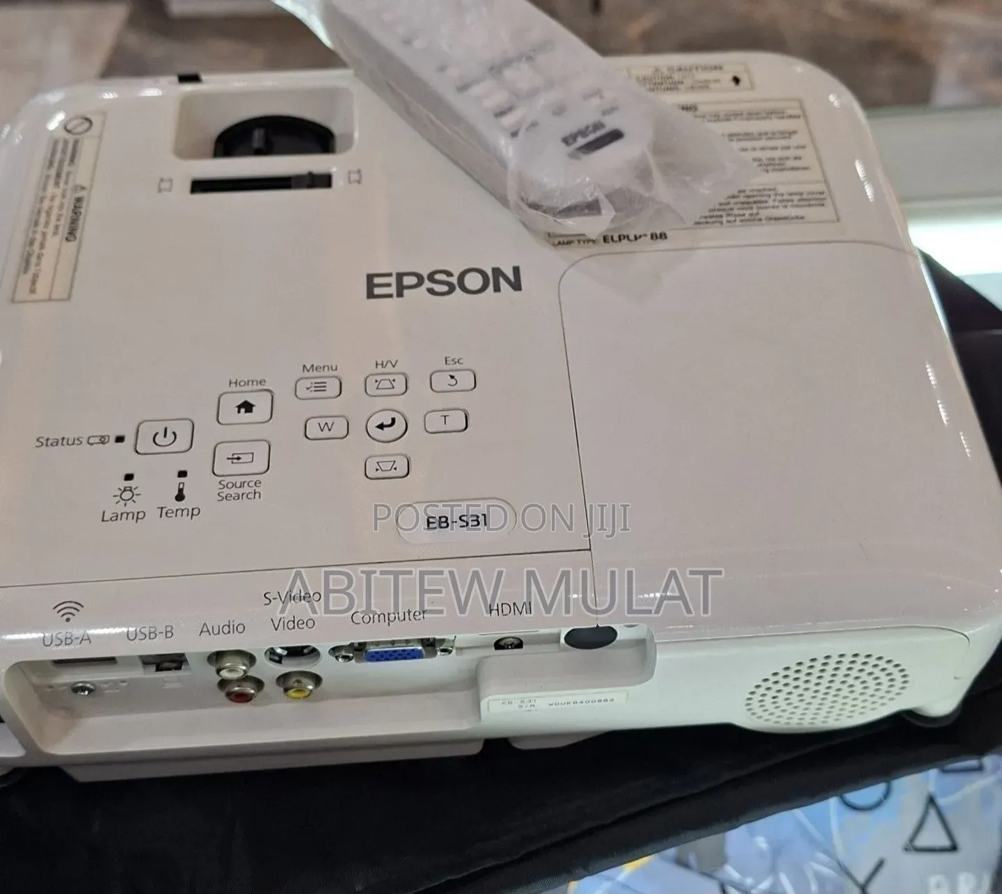 EPSON Projector Model Name: EB-S31 Has : Bag & Remote Hardwa