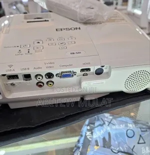 EPSON Projector Model Name: EB-S31 Has : Bag & Remote Hardwa