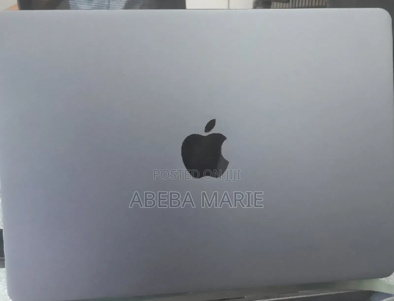 New Laptop Apple MacBook Air 2024 M3 24GB Apple M3 SSD 512GB