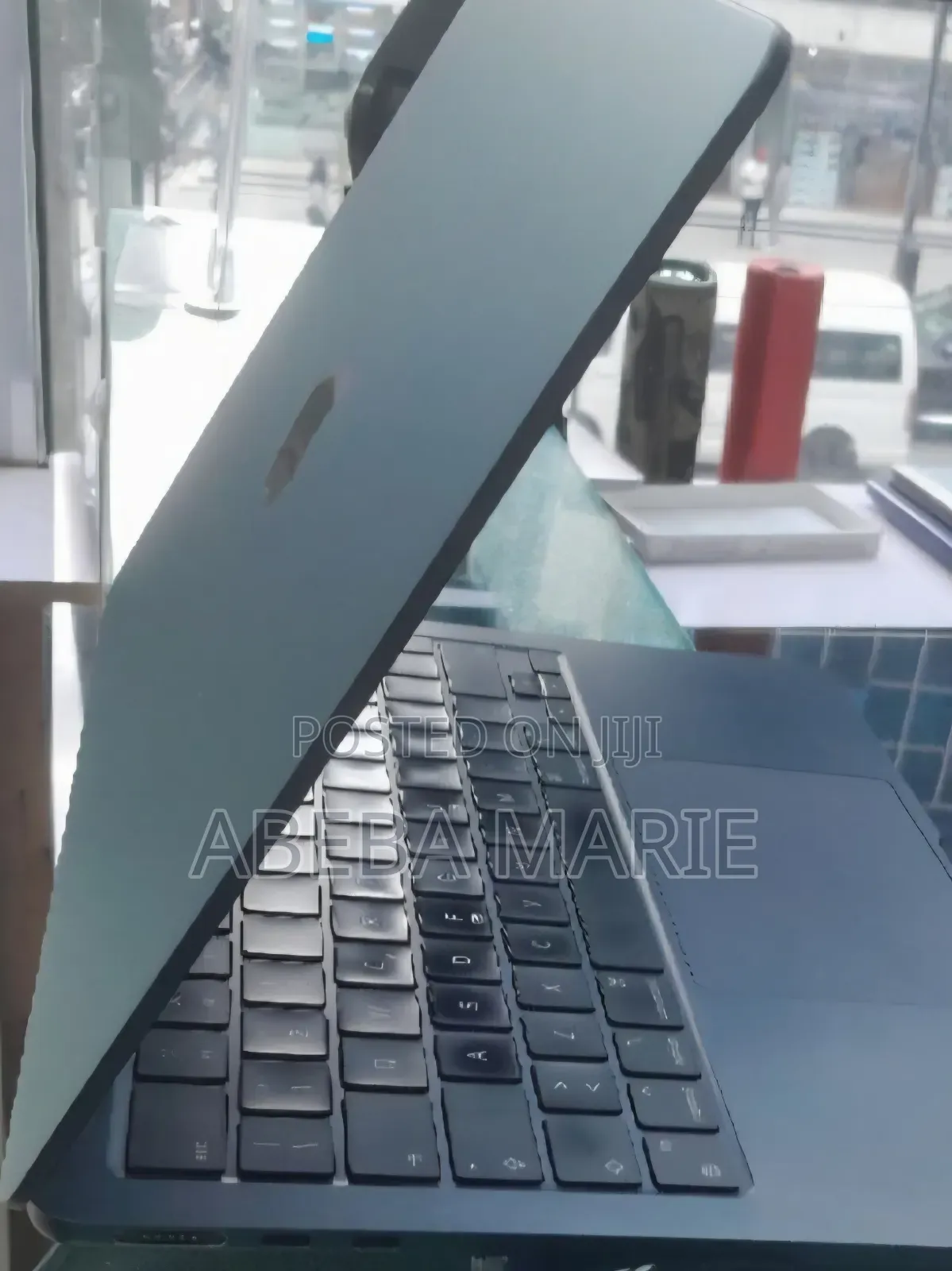 New Laptop Apple MacBook Air 2024 M3 24GB Apple M3 SSD 512GB