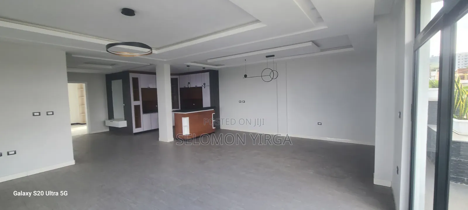11bdrm House in Adis Ababa, Bole for sale