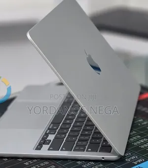 New Laptop Apple MacBook Air 2026 M5 16GB Apple M5 SSD 512GB