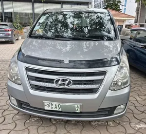 Hyundai H200 2015 Silver