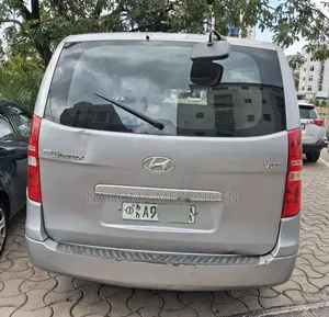 Hyundai H200 2015 Silver