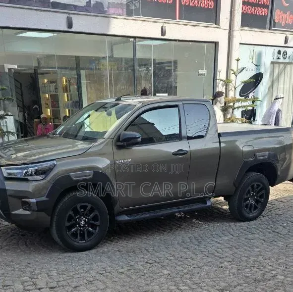 Toyota Hilux 2021 Gray