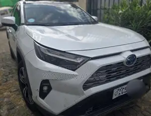 Toyota RAV4 Limited AWD 2023 White