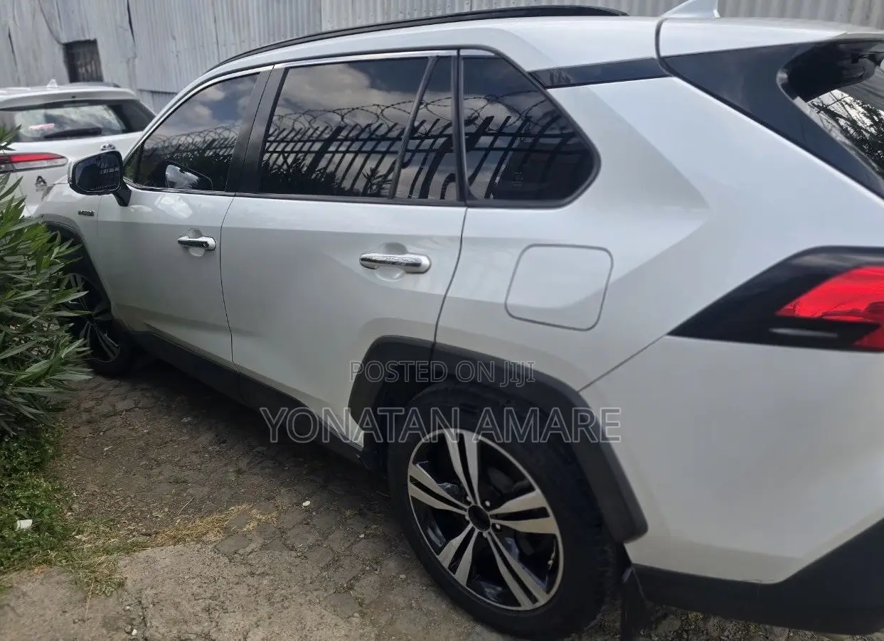 Toyota RAV4 Limited AWD 2023 White