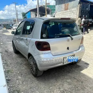 Toyota Vitz 2002 Silver