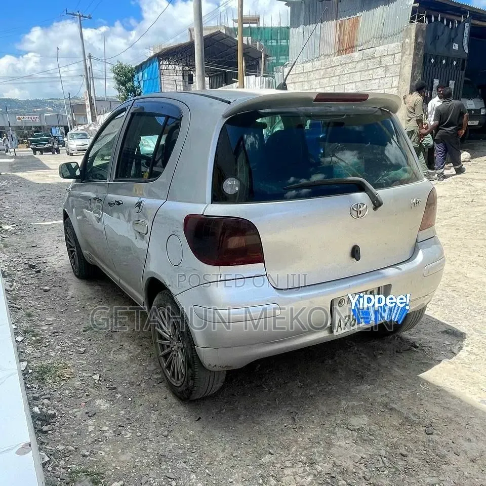 Toyota Vitz 2002 Silver