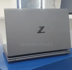 New Laptop HP ZBook Firefly G8 16GB Intel Core i7 SSD 512GB