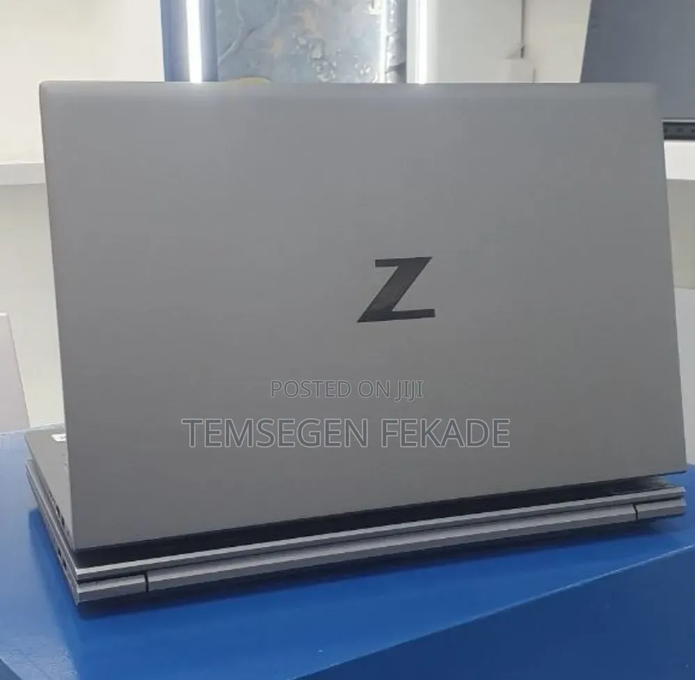 New Laptop HP ZBook Firefly G8 16GB Intel Core i7 SSD 512GB