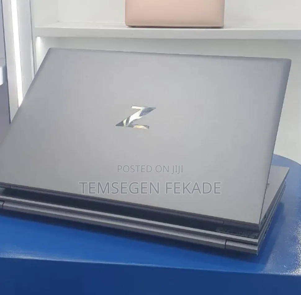 New Laptop HP ZBook Firefly G8 16GB Intel Core i7 SSD 512GB