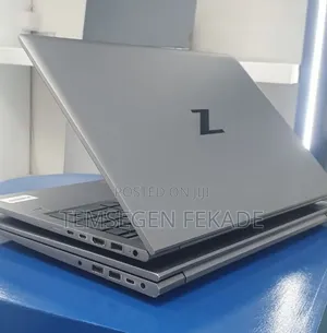 New Laptop HP ZBook Firefly G8 16GB Intel Core i7 SSD 512GB