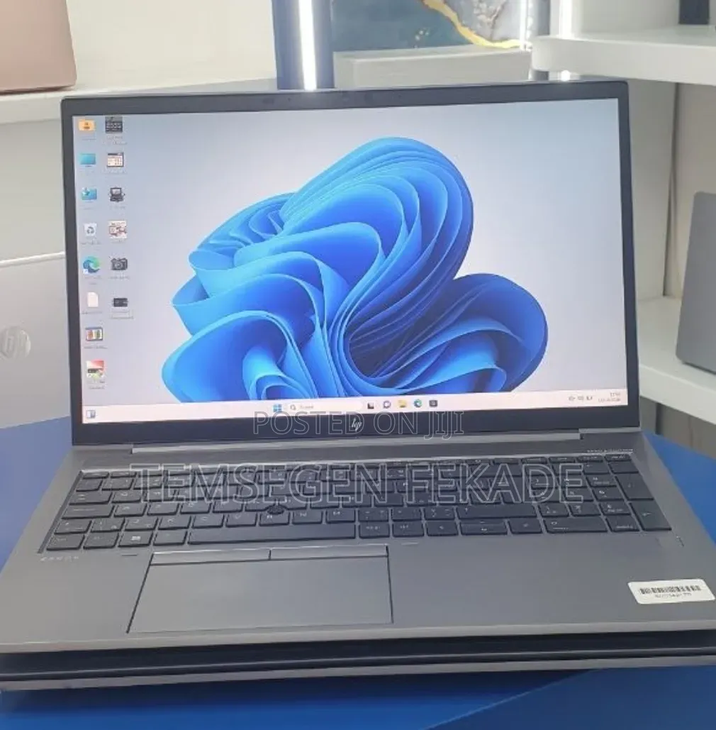 New Laptop HP ZBook Firefly G8 16GB Intel Core i7 SSD 512GB
